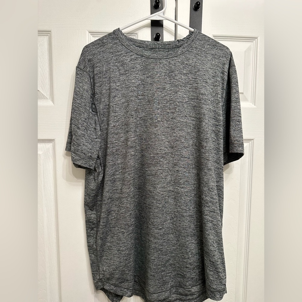 Grey heathered t shirt.